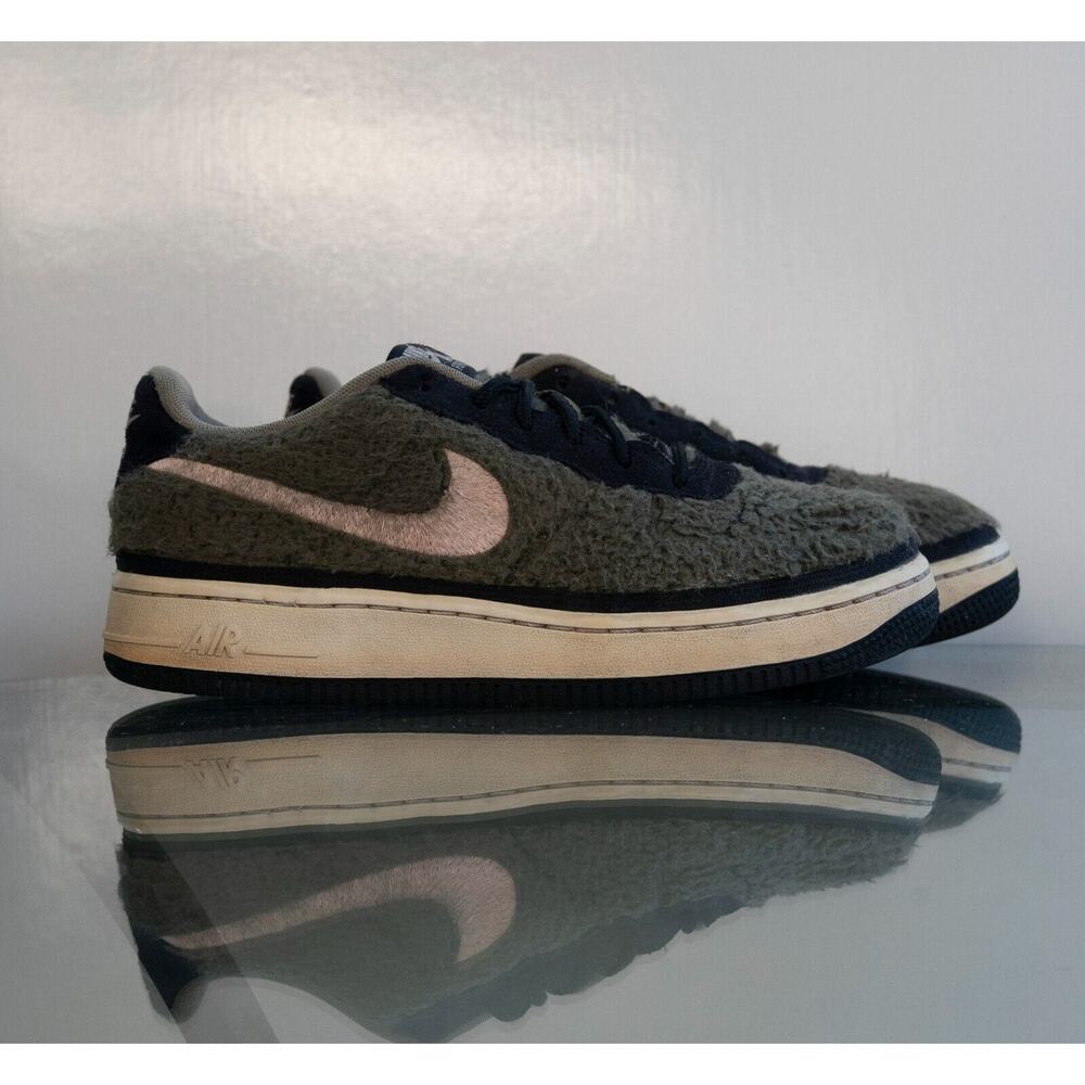 NIKE AIR FORCE 1 SHEARLING OLIVE CANVAS-CRIMSON‎ SIZE 5.5Y [AV6673-300]